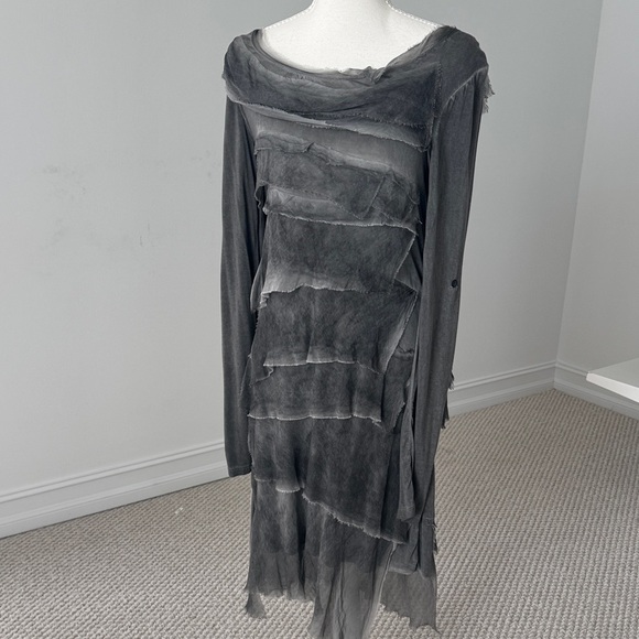 Tempo Paris Dresses & Skirts - Tempo Paris Charcoal Layered Long Sleeve Dress